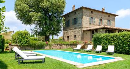 Villa Volsini - Four Bedroom Villa, Sleeps 8