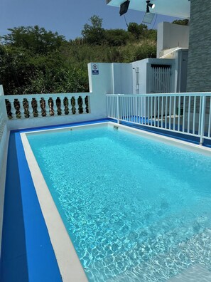 Outdoor pool - Cozy 2 Bedroom Flat W Pool/ Free Parking (Philipsburg)