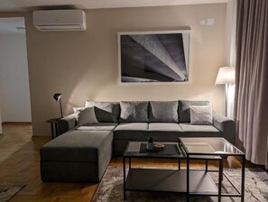 Comfort Apartment, Balcony, Hill View | Living area