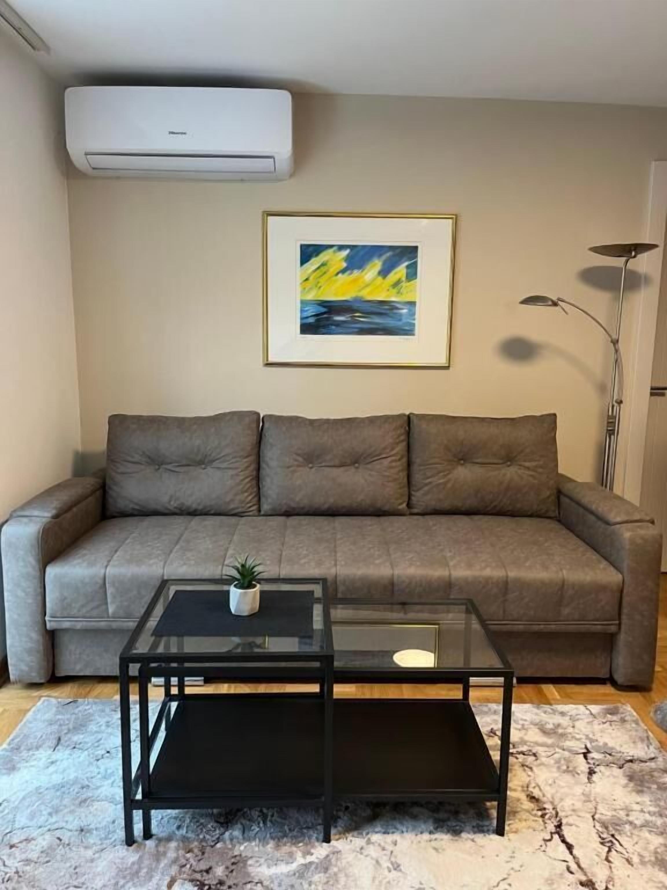 Lejlighed - balkon - udsigt til have | Opholdsområde