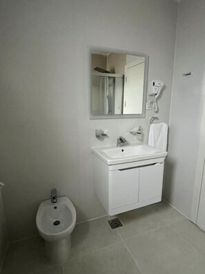 Comfort Apartment, Balcony, Hill View | Bathroom | Shower, hair dryer, slippers, towels