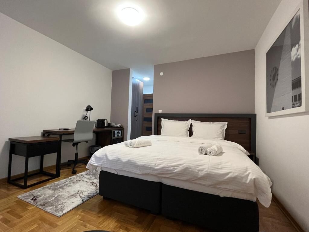 Deluxe-Doppelzimmer, Balkon, Hügelblick
