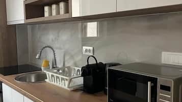 Comfort Apartment, Balcony, Hill View | Private kitchen | Fridge, microwave, high chair