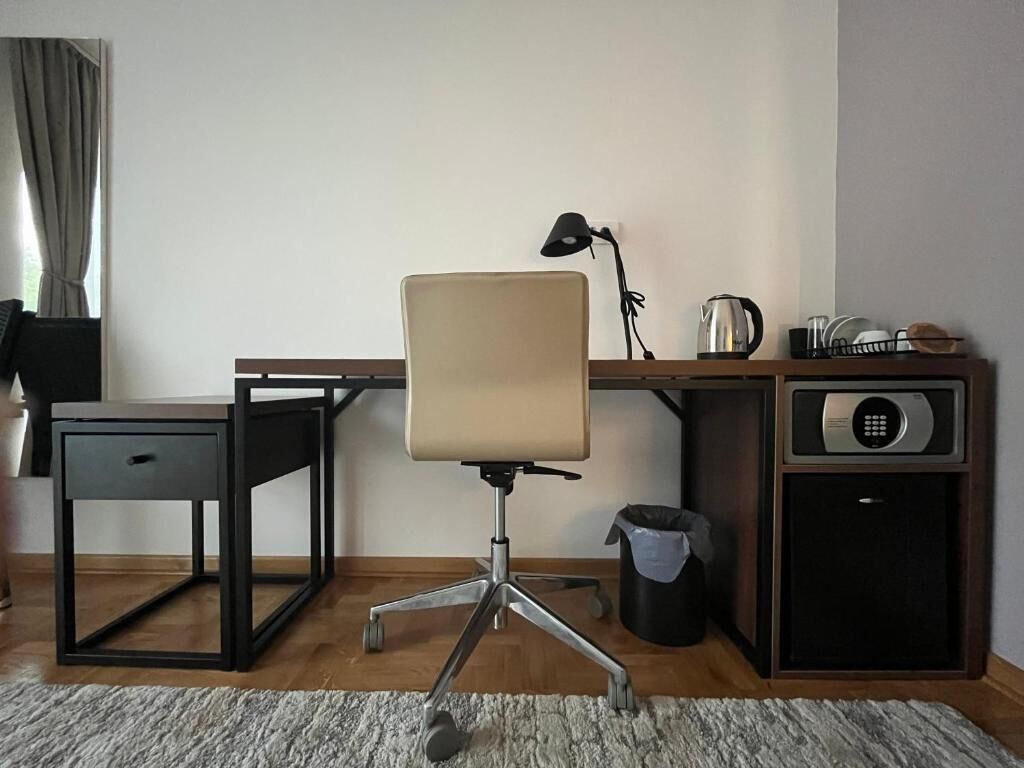 Deluxe Double Room, Balcony, Hill View | Interior