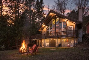 Exterior - Waterfront cottage for 6 with private dock & kayak (Saint-Adolphe-d`Howard)