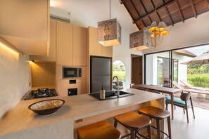 Fridge, microwave, oven, stovetop - Rocca Bella Villa 2 in Canggu (Canggu)