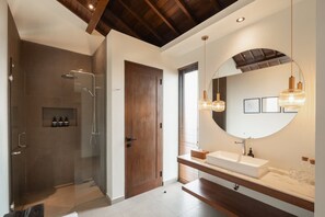 Hair dryer, towels - Rocca Bella Loft 5 in Canggu (Canggu)