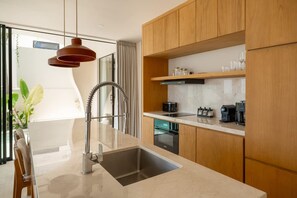 Fridge, microwave, oven, stovetop - Villa Ohana in South Kuta (South Kuta)