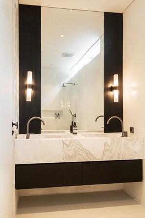 Hair dryer, towels - Villa Sayuri in Kecamatan Kuta Utara (Kecamatan Kuta Utara)
