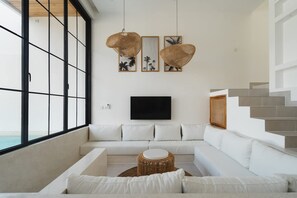 TV, offices - Villa Mauka in Canggu (Canggu)