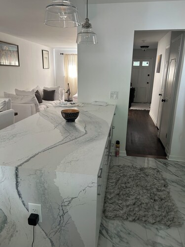 Charming 3-bedroom house in Yonkers with cool vibes and AC
