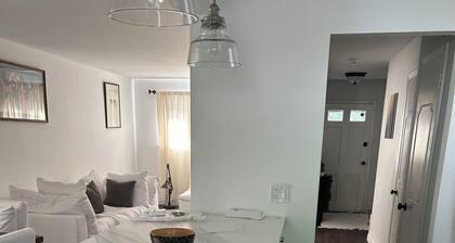 Charming 3-bedroom house in Yonkers with cool vibes and AC