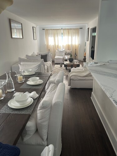 Charming 3-bedroom house in Yonkers with cool vibes and AC