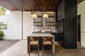 Fridge, microwave, oven, stovetop - Rocca Bella Loft 4 in Canggu (Canggu)