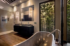 Hair dryer, towels - Umayam Luxury Townhouse 7 (Pererenan)