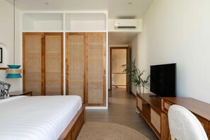 Desk, iron/ironing board, free WiFi, bed sheets - Ben s Villa 2 in Kuta Utara (Kuta Utara)