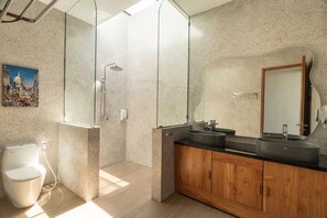 Hair dryer, towels - Ben s Villa 2 in Kuta Utara (Kuta Utara)