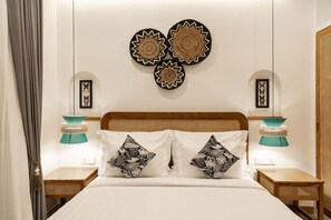 Desk, iron/ironing board, free WiFi, bed sheets - Ben s Villa 1 in Kuta Utara (Kuta Utara)