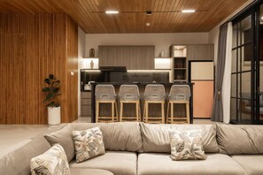 TV, offices - Ben s Villa 1 in Kuta Utara (Kuta Utara)