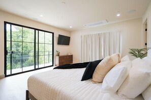 4 bedrooms, iron/ironing board, WiFi