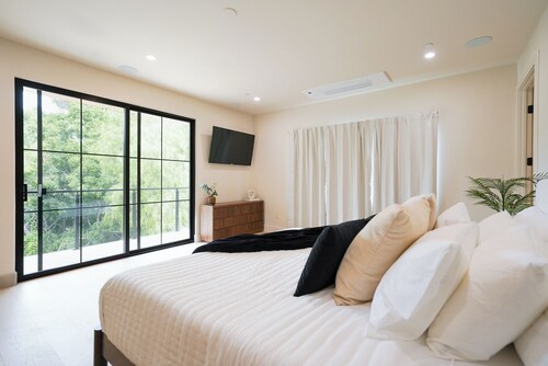 Spacious 4-bedroom house in fantastic San Pedro with AC