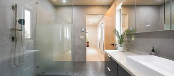 Spacious 4-bedroom house in fantastic San Pedro with AC