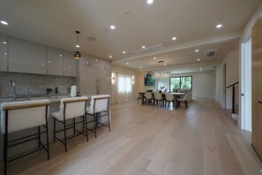 Dining - Spacious 4-bedroom house in fantastic San Pedro with AC (San Pedro)