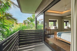 Desk, free WiFi, bed sheets - Villa Ixora in Kuta Utara (Kuta Utara)