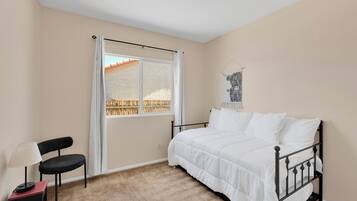 3 bedrooms, iron/ironing board, free WiFi, bed sheets