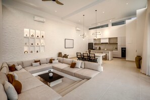 TV - Apricot House in Kecamatan Kuta Selatan (Kecamatan Kuta Selatan)