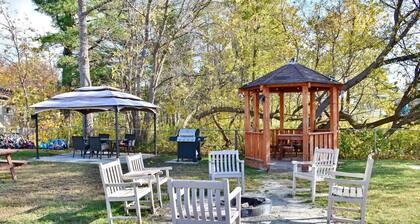 Unit 11 Retreat | Near Beach | Fire Pit & BBQ