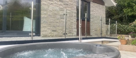 Bain à remous extérieur