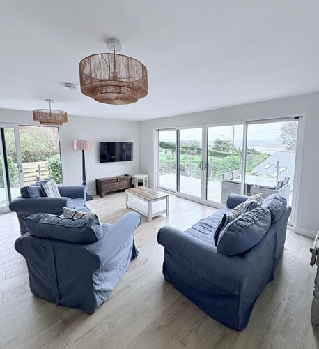 The Gables - Hot Tub- 4 Bedrooms- Sleeps 8- Dogs Allowed-Free parking for 2 cars