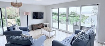 The Gables - Hot Tub- 4 Bedrooms- Sleeps 8- Dogs Allowed-Free parking for 2 cars