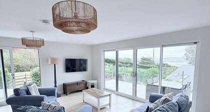The Gables - Hot Tub- 4 Bedrooms- Sleeps 8- Dogs Allowed-Free parking for 2 cars