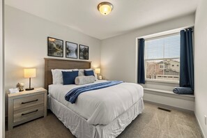 Desk, iron/ironing board, travel cot, free WiFi - Quiet Boise Retreat|Hot Tub•Game Room• 4BR (Boise)