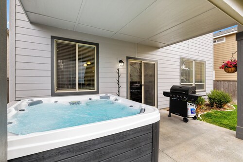 Quiet Boise Retreat|Hot Tub•Game Room• 4BR
