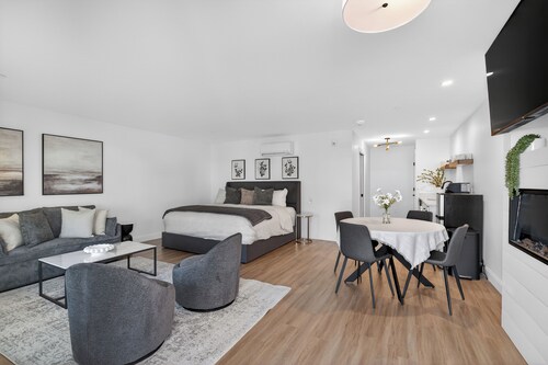 Mytic Inn suite #3-stylish modern