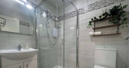 Apt 3 Silver Spruce - Killarney Town Free Parking