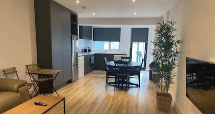 Apt 3 Silver Spruce - Killarney Town Free Parking
