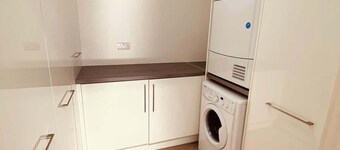 Apt 4 Killarney Town Free Parking