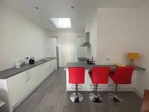 Private kitchen - Apt 4 Killarney Town Free Parking (Killarney)