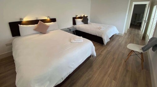 Apt 4 Killarney Town Free Parking