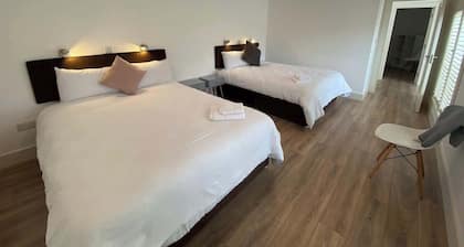 Apt 4 Killarney Town Free Parking