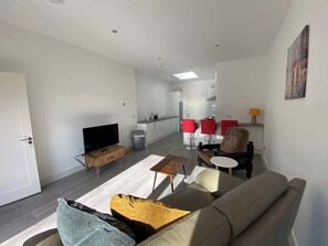 Living area - Apt 4 Killarney Town Free Parking (Killarney)