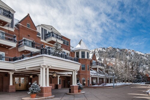 Studio/Downtown Aspen/Heated Pool/Fireplace and More!!!!
