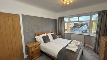 Iron/ironing board, WiFi, bed sheets