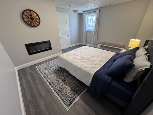 Modern Retreat w Pool - Mins to Lake Winni
