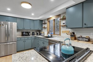 Refrigerador, microondas, horno y parrilla de estufa 