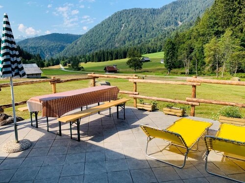 Romantic Salman Chalet in Valbartolo in the Thousand-Year Forest of Tarvisio